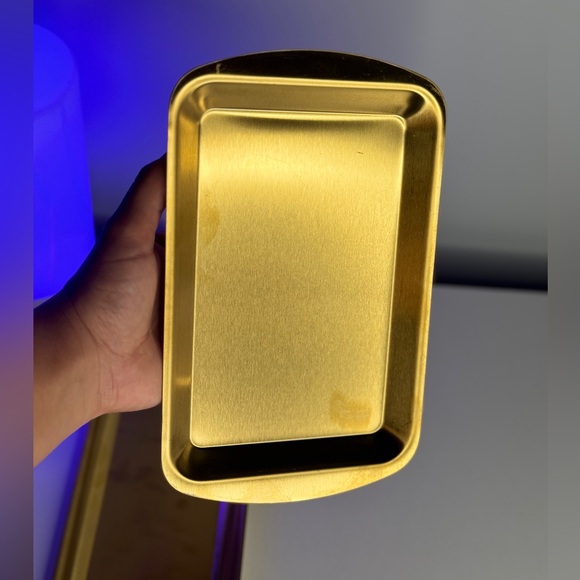 Golden rectangular tray for serving - Picture 3 of 3